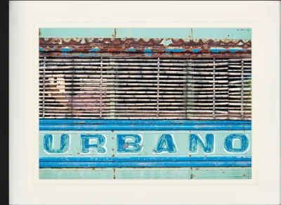 Obrázok produktu pre Vintage auto v rámčeku s elegantným paspartou | Nástenné umenie | V rámčeku - Urbano, Kubánsky autobus (60 x 80 cm)