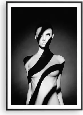 Produktbild von Gerahmtes Poster - Schwarzer Rahmen - Nackt Frau Fotografie - 70x100 cm - Wand Bild - Wanddeko - Wandbilder - Wandposter - Bilderrahmen - Bilder - Kunstdruck - Wandbild - P2BPA70x100-4221