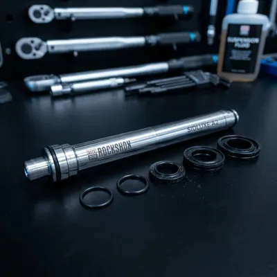 Produktbild von Rockshox Dämpferschaft SIDLUXE A2 55 47.5-55mm mit Schaft und Dichtungen