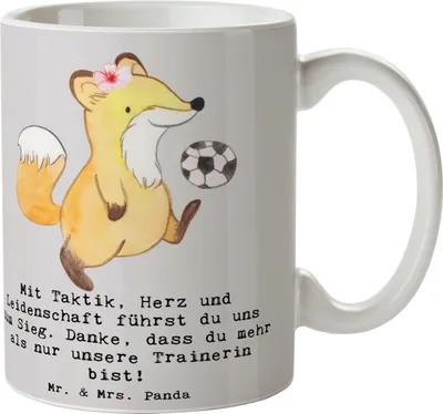 Produktbild von Mr. & Mrs. Panda Becher Fussball Trainerin - Grau Pastell - Geschenk, Taktik, kaffeebecher bedruckt, Tasse, Teebecher, Herz, Kaffeetasse, Hingabe, haferl, Teetasse