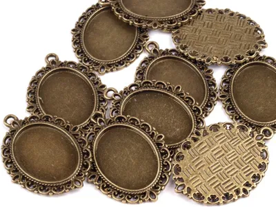 Produktbild von 10 Filigrane Anhänger mit Cabochon Fassung, 28 x 35 mm altmessing