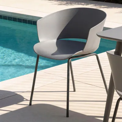 Produktbild von Gartenstuhl NIVEL im 4er Set aus Alu und Kunststoff in grau, schlanker Terrassenstuhl aus Polypropylen und Metall, Sitzschale UV-beständig