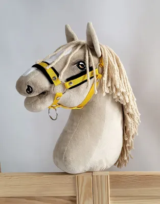 Obrázek produktu pro Nastavitelná ohlávka pro koně Hobby Horse A3 žlutá s černou kožešinou