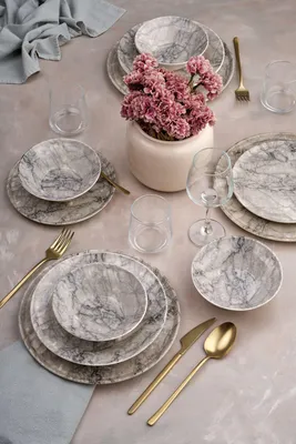 Image de Hermia Concept, ensemble de vaisselle de haute qualité comprenant 24 pièces, 100% céramique. Composition : 6 assiettes de service (25x25x2,5 cm), 6 assiettes plates (21x21x3,5 cm), 6 bols (14x14x4,5 cm), 6 assiettes à dessert (19x19x2 cm). Convient au lave-vaisselle et au micro-ondes.