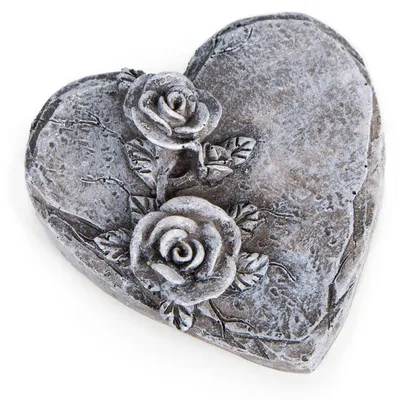 Produktbild von Logbuch-Verlag kleines flaches Grabherz Herz mit Rosen als Trauerherz Grabdekoration Urnengrab Grabschmuck grau 8 x 8 cm