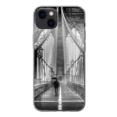 Produktbild von MuchoWow® Handyhülle Schutzhülle Hülle für iPhone 13 Brooklyn Bridge während des Regens in Schwarz und Weiß Silikon Softcase Handy Hülle - Karteninhaber