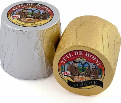 Produktbild von Tete de Moine Classic und Reserve AOP Mönchskopfkäse 1600g zwei ganze Laibe für Girolle Käsehobel KÜHLBOX-Versand mit Styroporbox und Spezialkühlakku für Lebensmittelversand