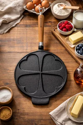 Produktbild von Ronneby Bruk Maestro Herzpfannkuchen-Pfanne, Ø 24 cm, mit Eichenholzgriff
