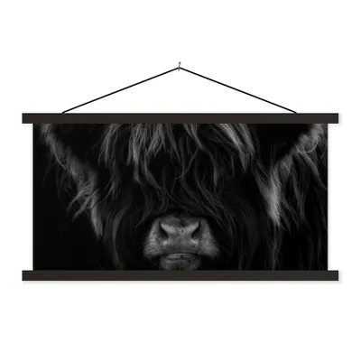 Produktbild von MuchoWow® Textilposter Schottischer Highlander - Kuh - Schwarz - Weiß - Porträt 90x45 cm mit schwarzem Rahmen - Klemmleisten