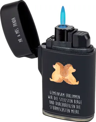 Produktbild von Mr. & Mrs. Panda Feuerzeug Igel händchenhaltend - Schwarz - Geschenk, Verknallt, Freundin, anzünder, zigarettenanzünder, glücklich, Liebe, Feuerzeuge, sturmfeuerzeug