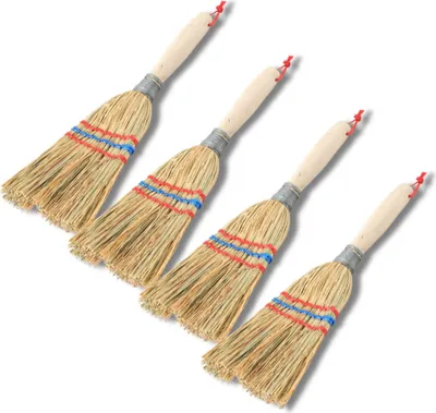 Produktbild von Novatool 4x Kleiner Besen Reisigbesen mit Stiel kurz 28cm Strohbesen Kinder Hexenbesen klein Garden broom MINI Besen klein IDEAL als Kinderbesen & Campingbesen