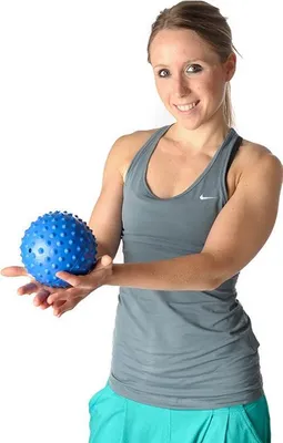 Produktbild von Original Pezzi Activa Medium – Luftgefüllter Therapieball mit Noppen (13-16cm) - blau