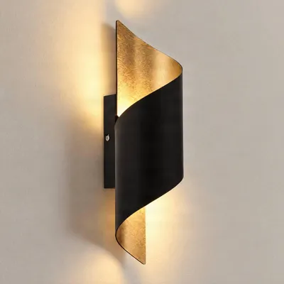 Immagine prodotto di Lindby applique Desirio, nero/oro, 35 cm, E14, metallo, Immagine generata dall'IA