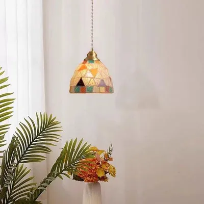 Image de Lampe en verre noir avec pied en laiton, pour la chambre, le salon et la cuisine.