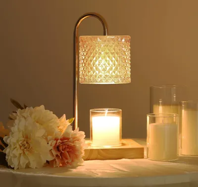 Produktbild von Elegantes Kerzenlicht mit Glühbirne, Timer und Dimmer – funktioniert mit allen Duftwachs-Schmelzkerzen im Glas – Kerzenwärmer aus bernsteinfarbenem