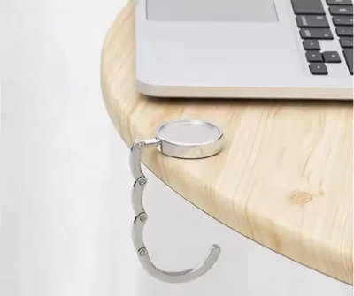 Immagine prodotto di Gancio per borsa - Supporto per borsa - Gancio da tavolo per borsa - 1 pezzo - Argento - Permette di appendere la borsa al tavolo - Pieghevole - CHPN