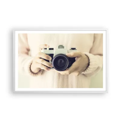 Produktbild von Gerahmtes Poster - Weißer Rahmen - Die Kamera Retro Fotografie - 91,5x61 cm - Wand Bild - Wanddeko - Wandbilder - Kunstposter - Wandposter - Bilderrahmen - Bilder - Kunstdruck - P2WAA91x61-4930