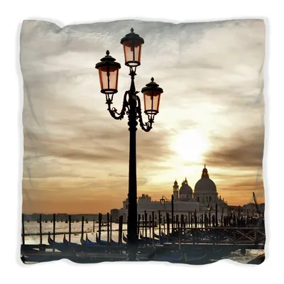 Produktbild von Wallario Premium Kissen, weiche Oberfläche, mit Motiv Venedig - Lagune bei Sonnenuntergang, Größe: 60 x 60 cm, mit weißer Rückseite