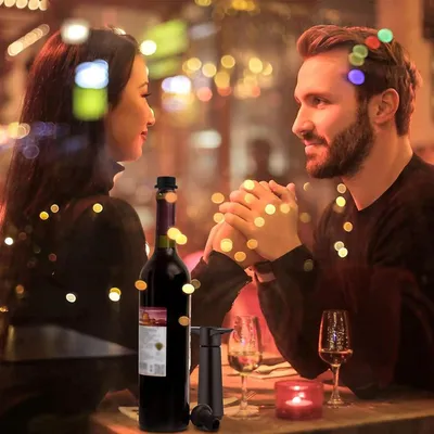 Produktbild von Allecto Plus - Vakuumpumpen-Set zur Weinspeicherung, Set von 11 Teilen mit 10 Korken - Frischen Wein herstellen
