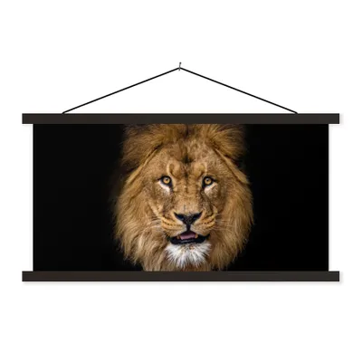 Produktbild von MuchoWow® Textilposter Löwe - Porträt - Schwarz - Tiere 120x60 cm mit schwarzem Rahmen - Dekoration Schlafzimmer