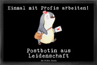 Produktbild von Mr. & Mrs. Panda fußmatte Postbotin Leidenschaft 40 x 60 cm - Schwarz - Geschenk, Schmutzfangmatte, Briefzustellerin, Schmutzmatte, Sauberlaufmatte, Fußabstreifer