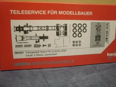 Produktbild von Herpa 084451 - 1/87 Teileservice - Fahrgestell Volvo Fh 3-Achs Lkw - Neu