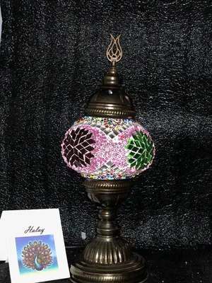 Produktbild von Handgemachte türkische Sfeerlamp mit rosa Perlen und buntem Mosaik – orientalische Tischlampe, 100% einzigartig und sicher