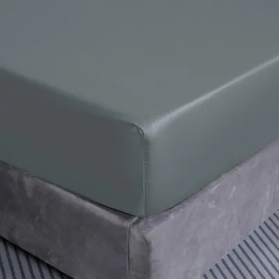 Obrázok produktu pre Napínacie prestieradlo 140x200 – sivá farba – z vysoko kvalitnej bavlny – prateľné – s dodatočnými 25 cm na gume