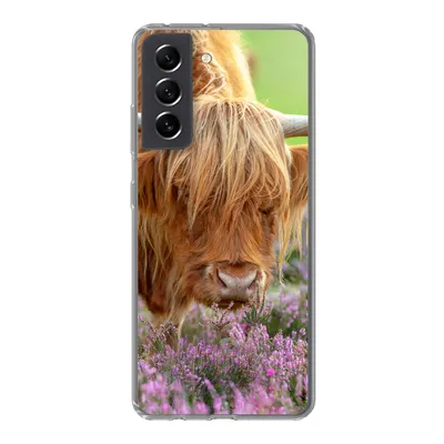 Produktbild von MuchoWow® Handyhülle Schutzhülle Hülle für Samsung Galaxy S21 FE Schottischer Highlander - Lila - Blumen Silikon Softcase Handy Hülle - Mobiltelefonhülle