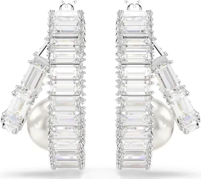 Produktbild von Swarovski Uni Ariana Grande x Swarovski Kreolen Crystal Pearl Baguette‑Cut Weiß Rhodiniert 5720868