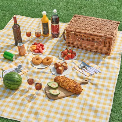 Zdjęcie produktu dla Kosz piknikowy "Brindisi" dla 4 osób, kompletny zestaw z talerzami, szklankami, sztućcami, kocem, wierzba żółta / biała