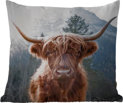 Produktbild von MuchoWow® Outdoor Kissen - Schottische Hochlandrind - Berge - Landschaft - 60x60 cm - Wetterfest - Lounge Kissen - Dekoration - Schlaf Kissen