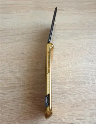 Produktbild von Motorola RAZR2 V8 Luxury Edition Gold Black Klapphandy mit Außendisplay - Defekt