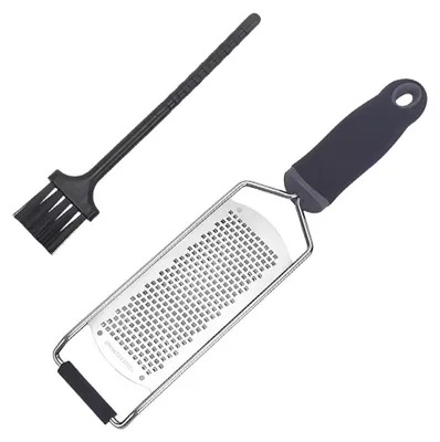 Immagine prodotto di Grattugia da cucina in acciaio inossidabile con lame affilate, ideale per formaggio e agrumi