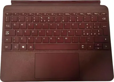 Imagen del producto de Funda teclado Microsoft Surface Go Signature Type Cover, diseño QWERTY, color burdeos, con touchpad. Compatible con Microsoft Surface GO