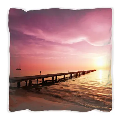 Produktbild von Wallario Premium Kissen, weiche Oberfläche, mit Motiv Auf dem Weg zur Sonne  Steg am Meer, Größe: 30 x 30 cm, mit weißer Rückseite