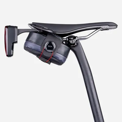 Zdjęcie produktu dla Uchwyt na siodełko Shimano PRO Stealth, kompatybilny z czujnikiem radarowym Wahoo Trackr, rozmiar M