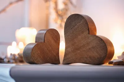 Produktbild von 2 Herzen aus Mangoholz, Ø 10 + 15 cm, Dekofiguren