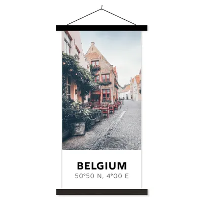 Produktbild von MuchoWow® Textilposter Belgien - Café - Terrasse - Rot 40x80 cm mit schwarzem Rahmen - Wandemalerei
