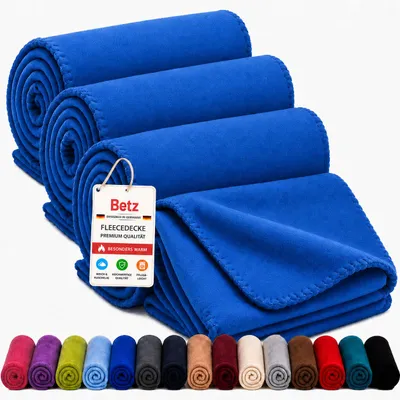 Produktbild von Betz Fleecedecke 3 Stück 130x170 cm 180g/m² – Wohndecke & Kuscheldecke – Flauschige Sofadecke als Tagesdecke – Leicht, wärmend & pflegeleicht - blau, KI-generiertes Bild