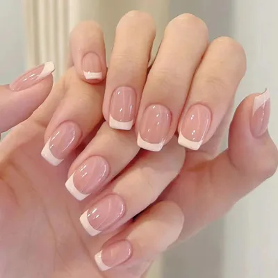 Image de Ongles factices courts, carrés, blancs avec motif français, rose, effet brillant, lot de 24 pièces