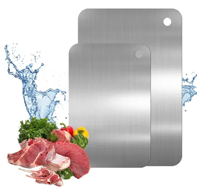 Productafbeelding van Een set van twee snijplanken van titanium, afmetingen 30x19,5 cm en 23,5x14,5 cm, dubbelzijdig, gemaakt van roestvrij staal 304 en voedselveilig titanium, geschikt voor vlees, fruit en groenten.