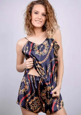 Produktbild von Kurzer Satin-Pyjama mit elegantem Aufdruck – Schöner kurzer Pyjama – DKaren – Marineblau