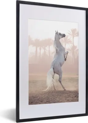 Produktbild von MuchoWow® MuchoWow® Gerahmtes Poster Pferd - Sand - Palme 40x60 cm - Poster mit zchwarzem Bilderrahmen - Poster in Rahmen