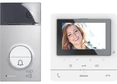 Productafbeelding van BTICINO Flex ONE videoset met deuropnemer LINEA 3000 (met 1 of 2 drukknoppen), type CLASSE 100 V16E, 1 stuk.