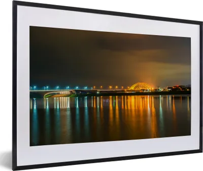 Produktbild von MuchoWow® MuchoWow® Gerahmtes Poster Nijmegen - Licht - Wasser 60x40 cm - Poster mit zchwarzem Bilderrahmen - Schlafzimmer - Plakat in Rahmen - Drucken