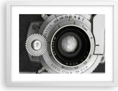 Produktbild von Gerahmtes Poster - Weißer Rahmen - Objektiv Schwarzweiß Vintage - 40x30 cm - Wand Bild - Wanddeko - Wandbilder - Kunstposter - Wandposter - Bilderrahmen - Bilder - Kunstdruck - P2WAA40x30-4631