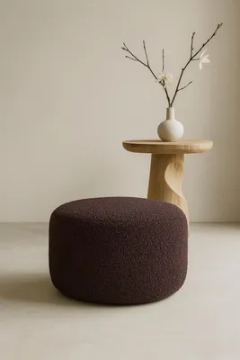 Produktbild von Moon Pouf rund Ø40x40 cm Braun – Sitzhocker in Stoff Quelle – Bequeme Fußablage & Dekohocker