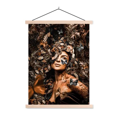 Produktbild von MuchoWow® Textilposter Schmetterling - Frau - Luxus 40x53 cm mit holzfarbenen Rahmen - Schlafzimmer