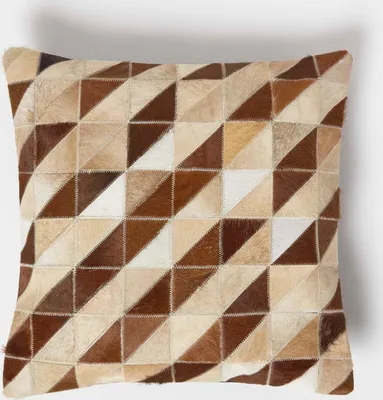 Produktbild von HOMESCAPES Fellkissen 45 x 45 cm geometrisch - Patchwork Kissen aus Fell & Leder mehrfarbig-braun